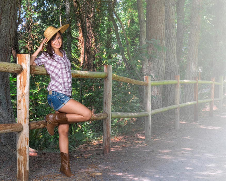 Vanessa-at-Fence-0622A-N